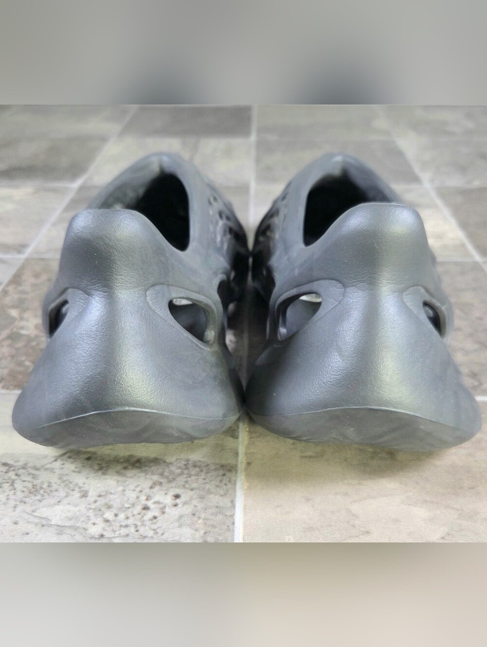 ADIDAS YEEZY FOAM RUNNER RNNR ONYX BLACK SLIP-ON. - Picture 4 of 9